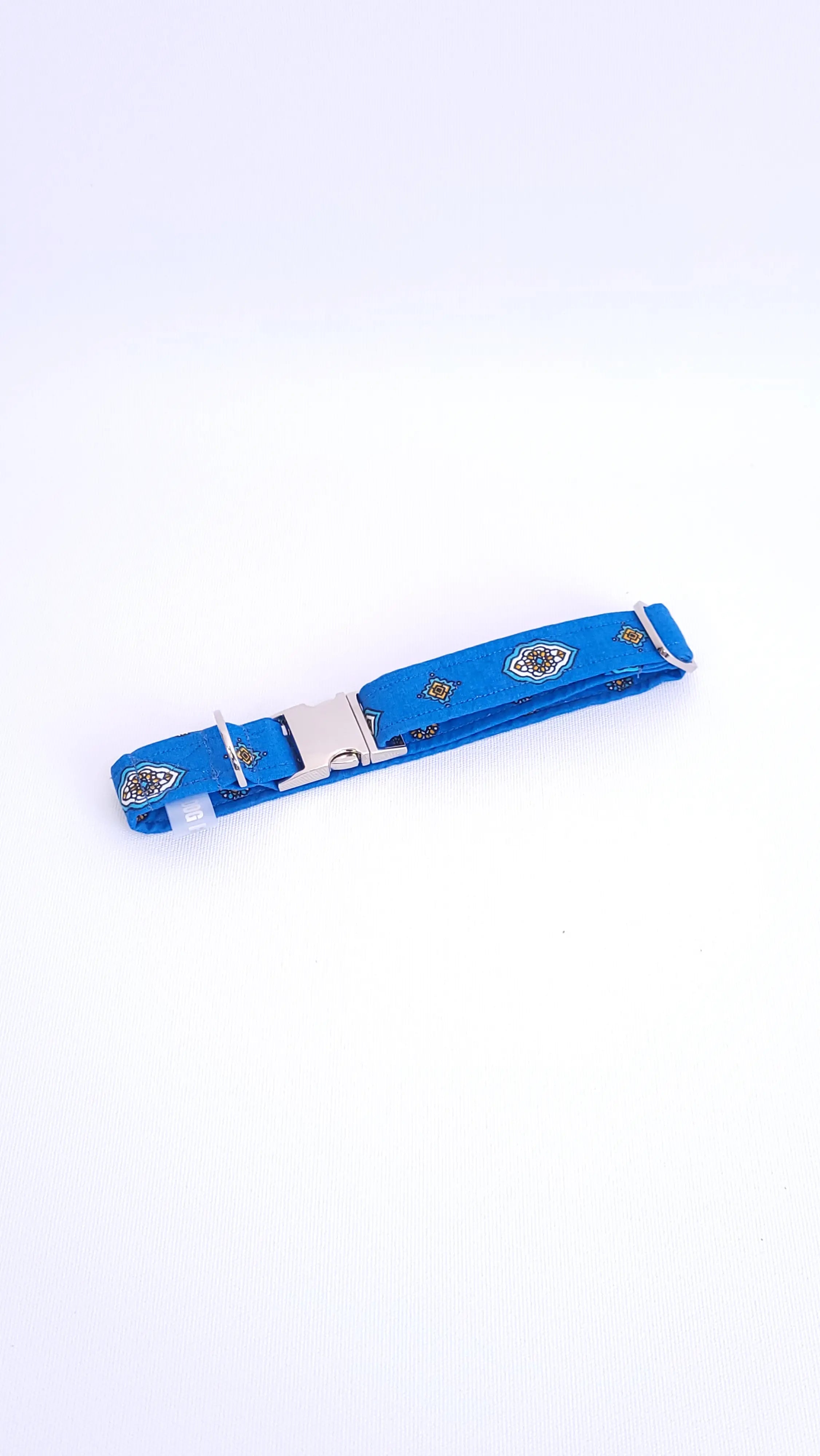 collier pour chien bleu réglable waterproof, en tissus provençaux fait à la main à Aubagne en provence