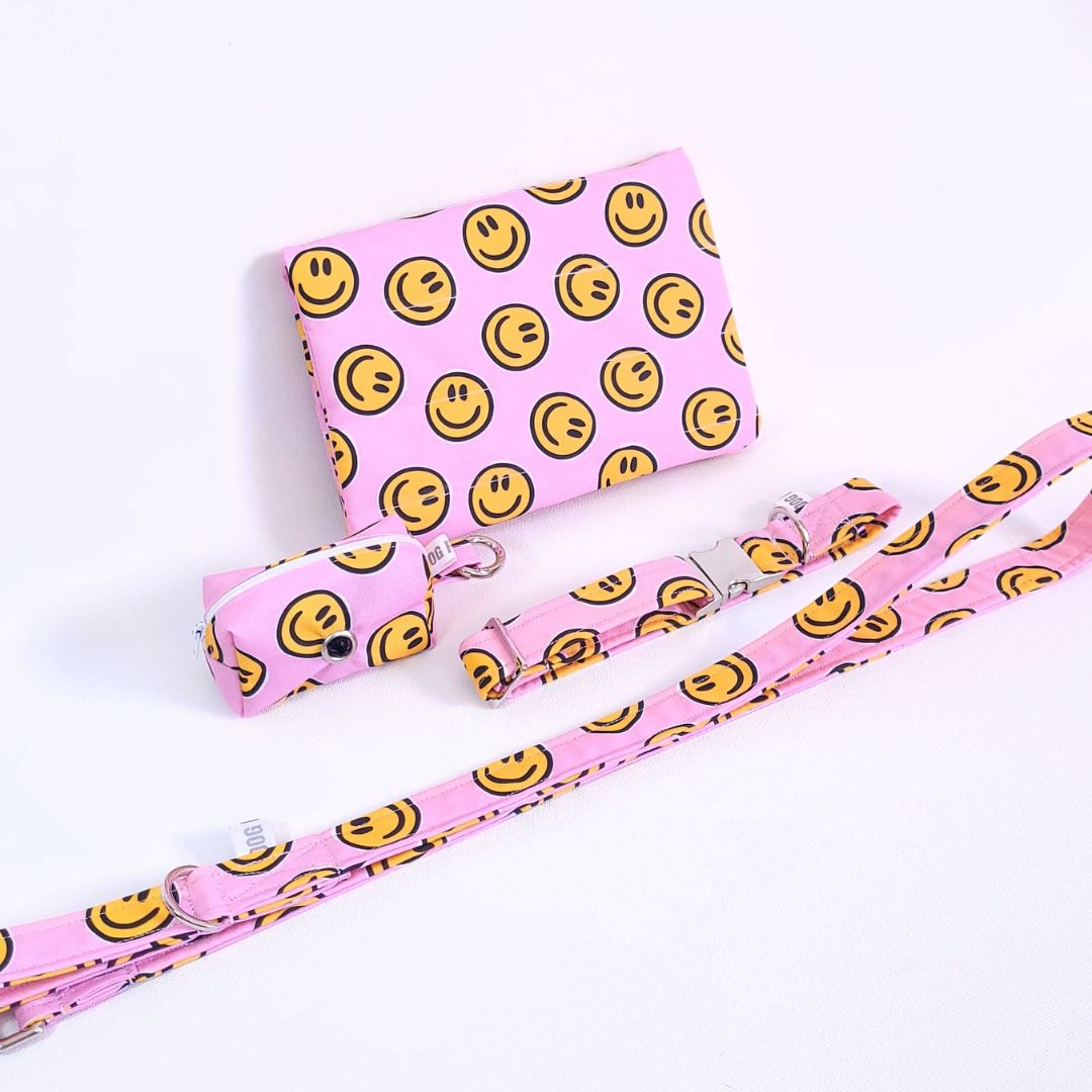 Protège-carnet de santé imperméable pour dogmum, facile à enfiler, évite les oublis, tendance et fabriqué à la main en France.